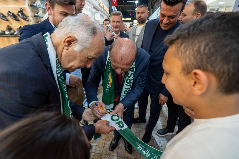 Tarihi Çarşılar Federasyonu'nun düzenlediği programda bölge esnafı ile bir araya