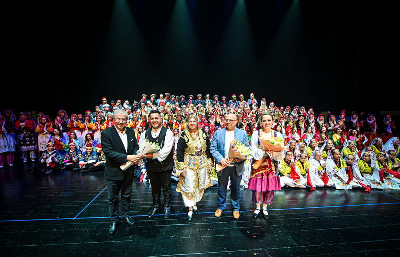 Türkiye’nin köklü folklor gösteri ekiplerinden Karagöz Halk Dansları Topluluğu, Atatürk