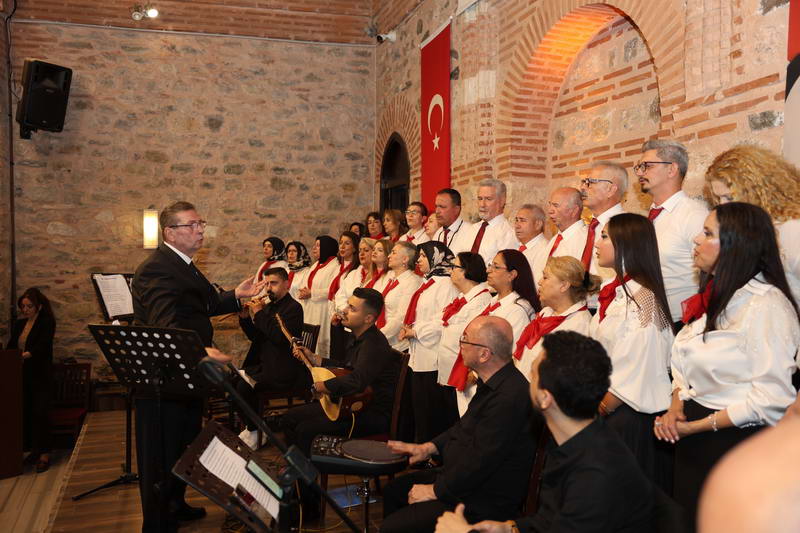 Osmangazi Belediyesi Türk Halk Müziği Topluluğu, dönem sonu konserinde Bursalı
