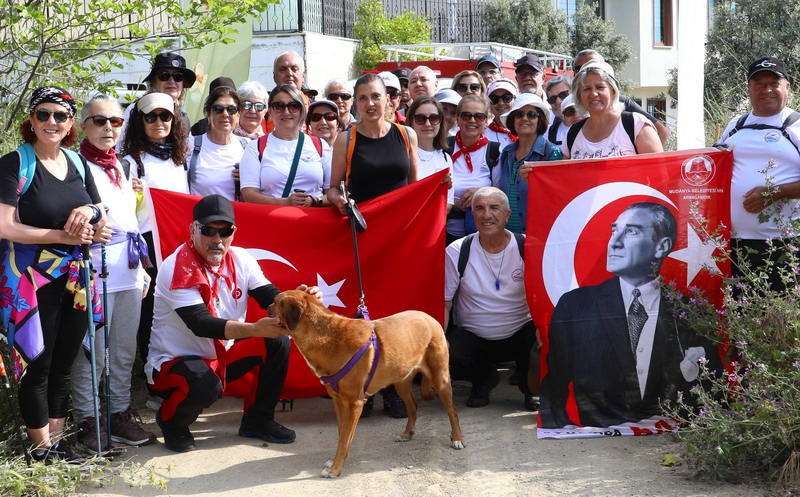 Festivalin ilk saatlerinden itibaren Tirilye sokaklarında yoğun bir hareketlilik yaşandı.