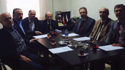 Bazı insanlar vardır; yaşadıkları döneme sadece tanıklık etmez, yaşadıkları kente