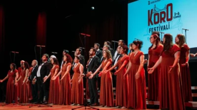 İstanbul’un çok sesli ve çok kültürlü yaşamını sahneye taşıyan Uluslararası