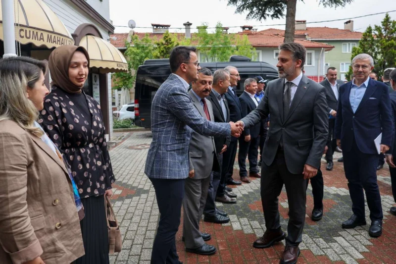 Bursa Büyükşehir Belediyesi Başkan Vekili Şahin Biba, Büyükşehir Belediyesi yöneticileriyle