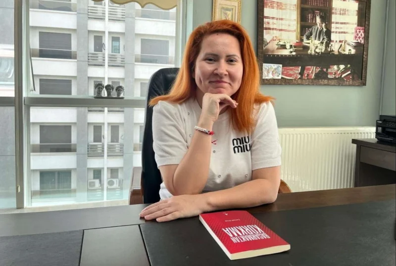 Yazın en güzel anlarından biri; denizin sesi, havuz başında huzurlu