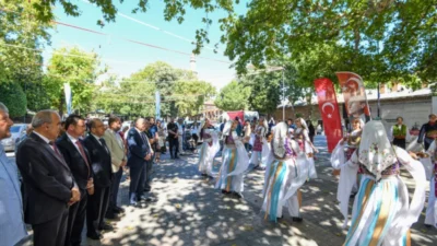 Orhan Camii ile Ulu Cami arasında gerçekleştirilen lansmana Osmangazi Belediye