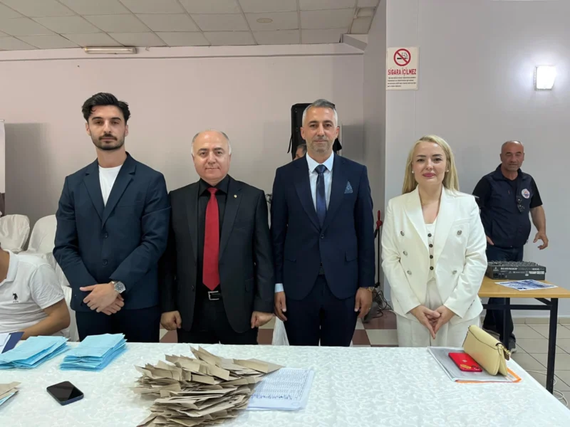 Seçimin divan başkanlığını Ahmet Küçük yaparken, divan üyeliklerini Av. Onurhan