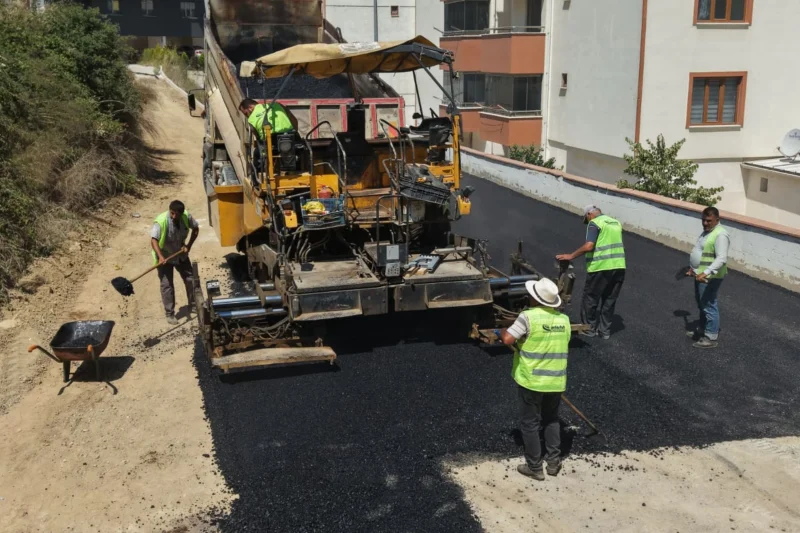 Özet: Gemlik Belediye Başkanı Şükrü Deviren, Hisar Mahallesi'nde devam eden