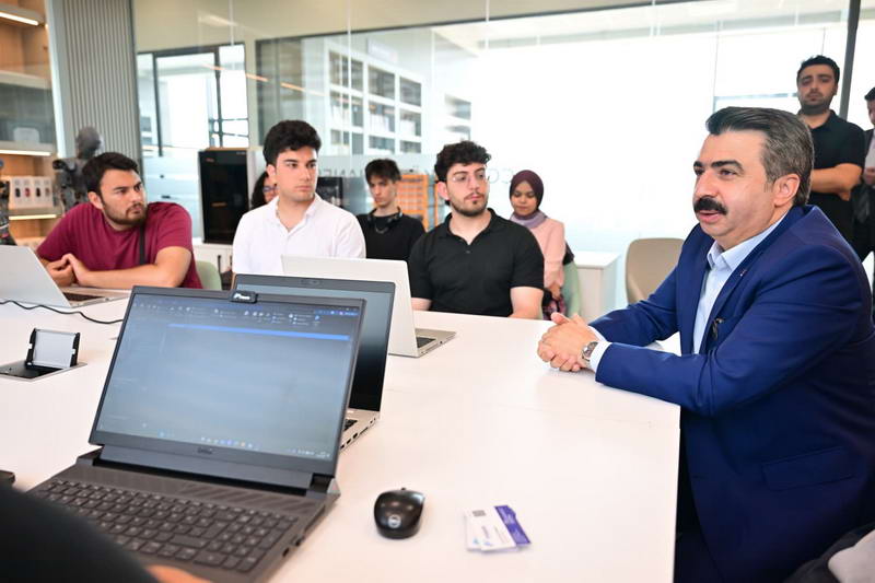  Yıldırım Belediyesi Yapay Zeka ve Teknoloji Merkezi, gençlerin dijital dünyada