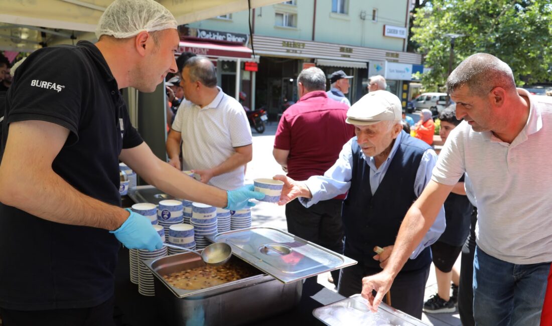 Bursa Büyükşehir Belediyesi’nin Muharrem ayı vesilesiyle düzenlediği aşure ikramlarının bu
