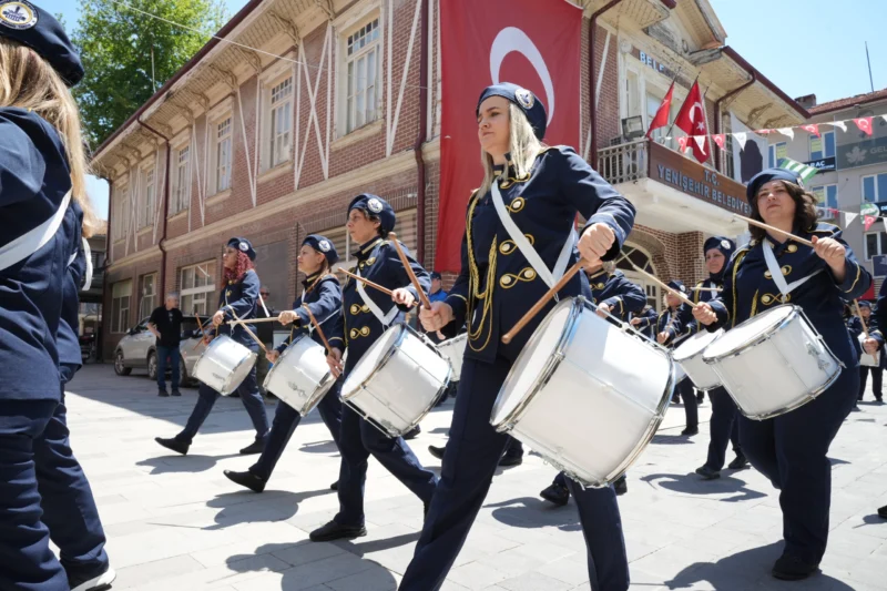 Unutulmaya y&uuml;z tutmuş el sanatlarının ustaları ile mesleklerinde yarım asrı