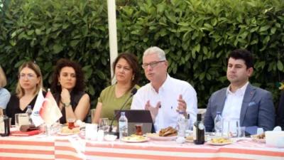 Mudanya Belediye Başkanı Deniz Dalgıç, ilçenin geleceğini muhtarlarla birlikte planlamak