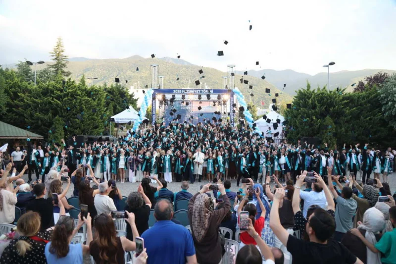 Bursa Teknik Üniversitesi (BTÜ) 2025-2026 Akademik Yılı Mezuniyet Töreninde heyecan,