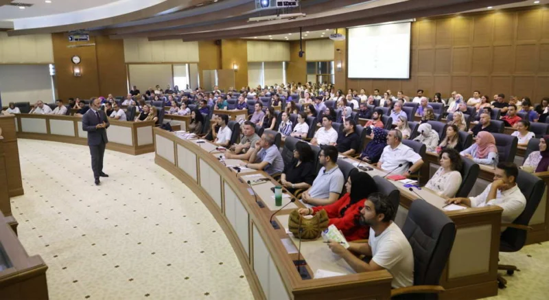 Bursa Büyükşehir Belediyesi Meclis Salonu’nda gerçekleştirilen eğitim programında, resmi yazışmalara