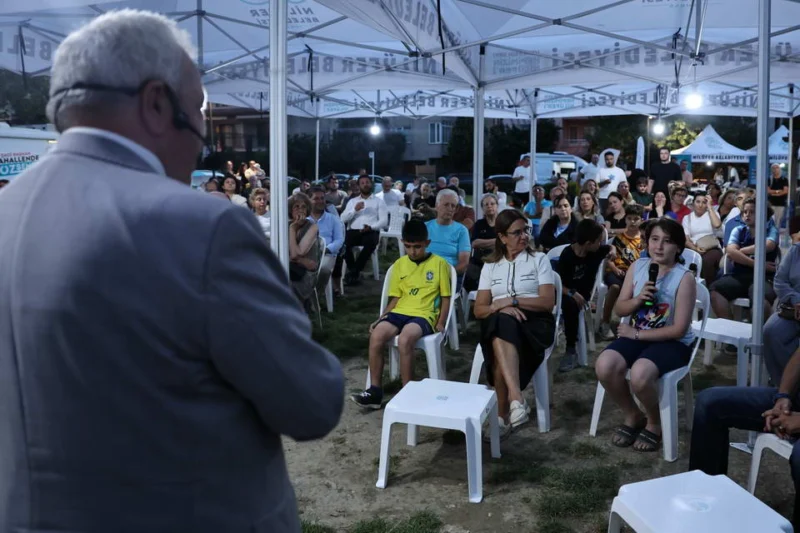 Nilüfer Belediye Başkanı Şadi Özdemir, Beşevler sakinleriyle bir araya geldi.