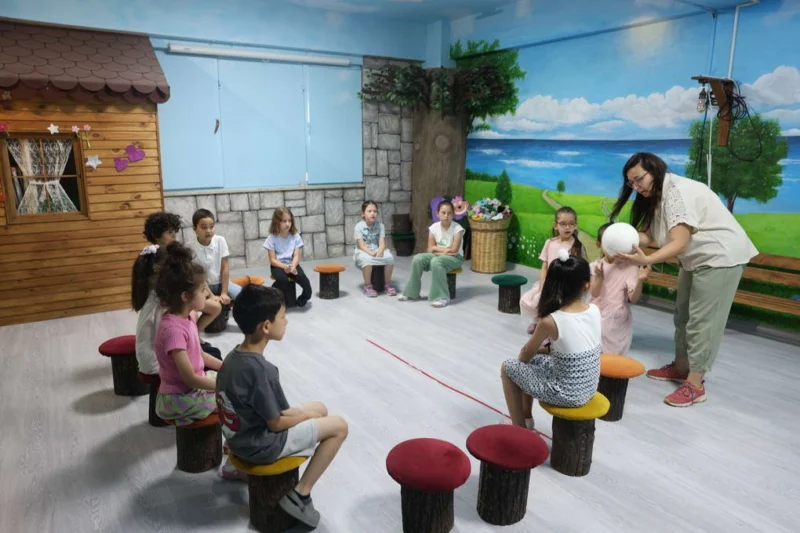 Osmangazi Belediyesi’nin Hüdavendigar Yetenek Evi’nde başlattığı drama atölyesi, çocukların yaz
