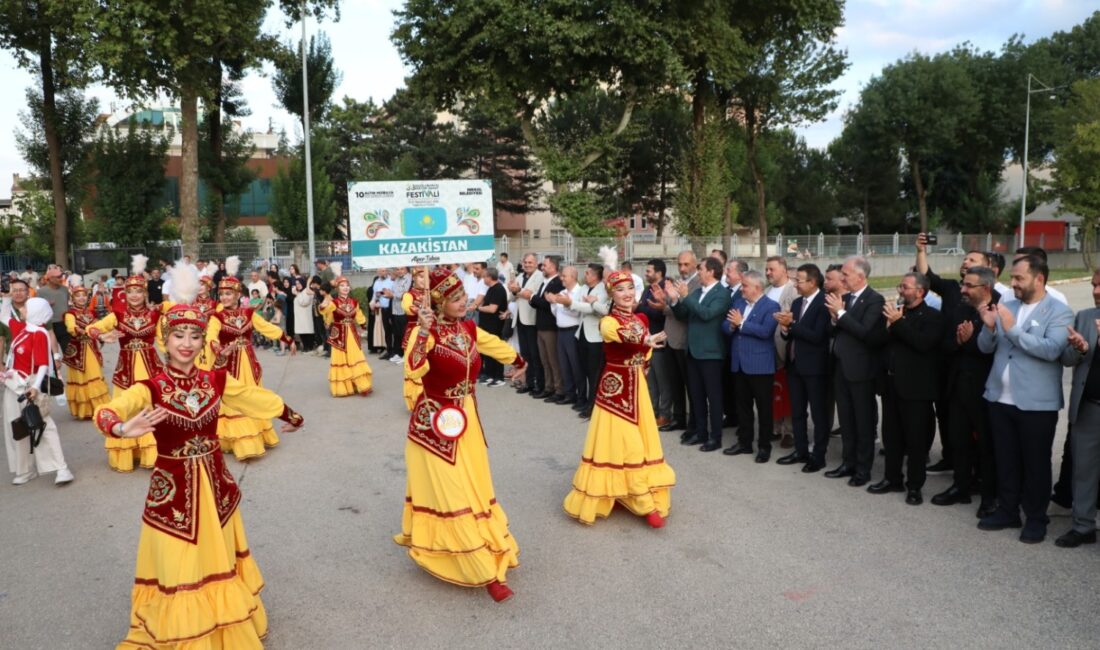 İnegöl Belediyesi’nin düzenlediği 39. Uluslararası Kültür Sanat Festivali, Pazar akşamı