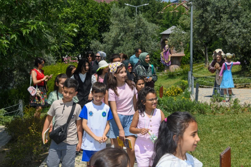 Osmangazi Belediyesi, çocuklarda kitap okuma alışkanlığını güçlendirmek ve onları doğayla