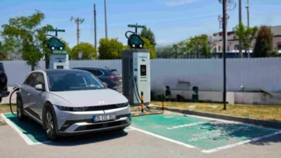 Elektrikli araçlarla birlikte sürüş alışkanlıkları da değişirken, kullanıcılar artık yalnızca