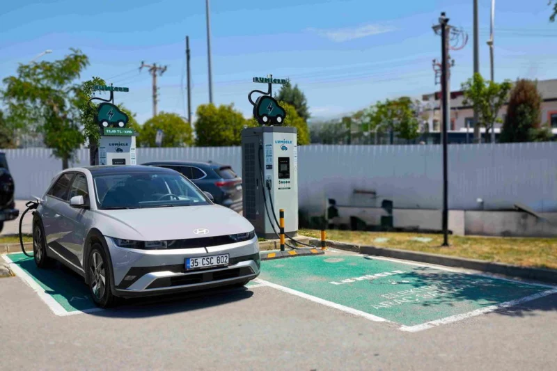 Elektrikli araçlarla birlikte sürüş alışkanlıkları da değişirken, kullanıcılar artık yalnızca