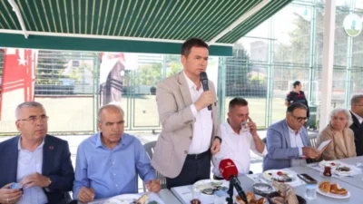 Osmangazi Belediye Başkanı Erkan Aydın, mahalle buluşmaları kapsamında Gülbahçe Mahallesi’nde