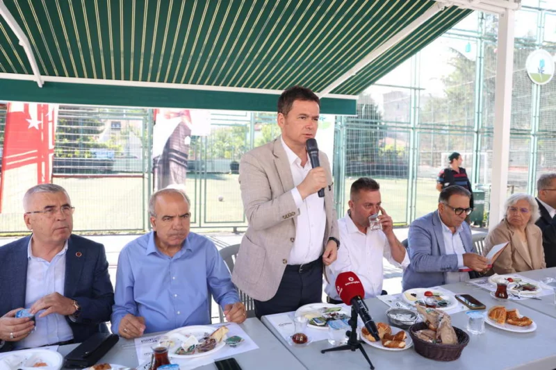 Osmangazi Belediye Başkanı Erkan Aydın, mahalle buluşmaları kapsamında Gülbahçe Mahallesi’nde