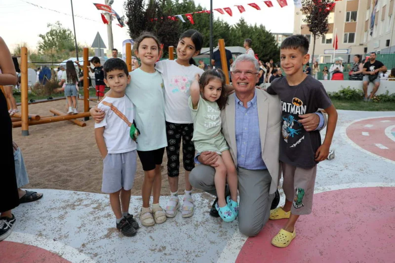 Mudanya Belediyesi, ilçe genelindeki parkları mahallelerin ihtiyaçlarına göre yeniden düzenliyor.