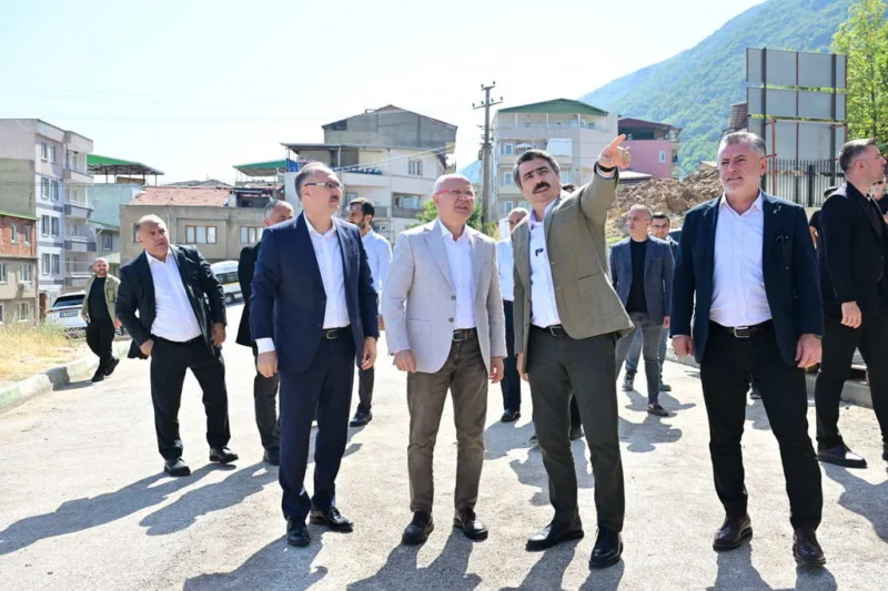 Yıldırım Belediyesi’nin ilçeye kazandıracağı Piremir Gençlik ve Spor Merkezi’ndeki inşaat