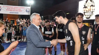 İki hafta süren organizasyonda 53 takım ve toplam 232 sporcu