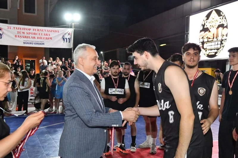 İki hafta süren organizasyonda 53 takım ve toplam 232 sporcu