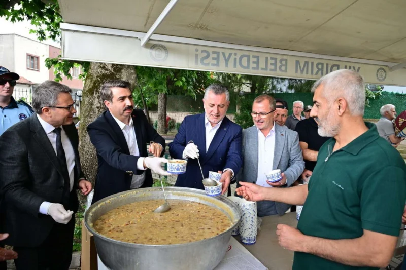 Yıldırım Belediye Başkanı Oktay Yılmaz, Samanlı Mahallesi’nde vatandaşlarla bir araya