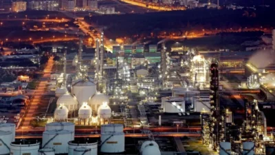 Türkiye Varlık Fonu’ndan heyecanla beklenen petrokimya yatırımından vazgeçilmesi, sanayiciler arasında