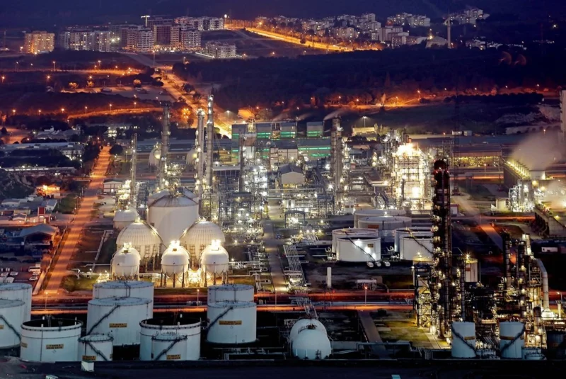 Türkiye Varlık Fonu’ndan heyecanla beklenen petrokimya yatırımından vazgeçilmesi, sanayiciler arasında