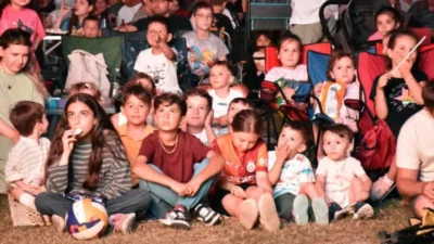 İznik Belediyesi dördüncüsünü gerçekleştirdiği yaz etkinlikleri animasyon film gösterimiyle başladı.