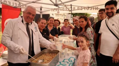 Nilüfer Belediye Başkanı Şadi Özdemir, mahalle sakinleriyle bir araya gelmek