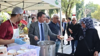 Muharrem ayının manevi atmosferini vatandaşlarla paylaşan Osmangazi Belediye Başkanı Erkan