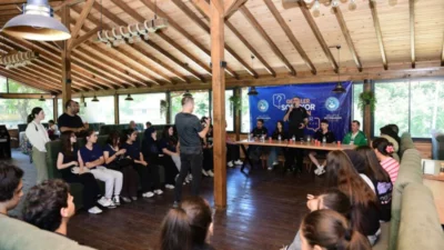 G&ouml;reve geldiği g&uuml;nden bu yana vatandaşlarla doğrudan iletişim kurmaya &ouml;nem