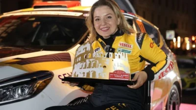 Başarılı sporcu, zorlu etapları üstün bir performansla tamamlayarak Rally5 kategorisinde