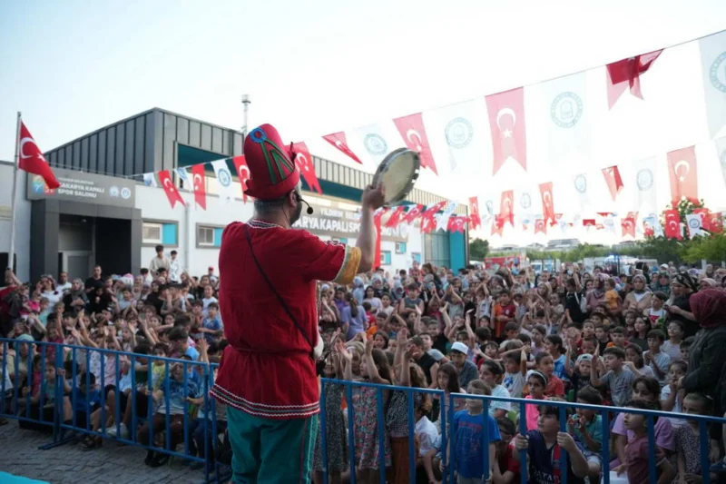 Yıldırım Belediyesi’nin düzenlediği ‘Geleneksel Mahalle Çocuk Şenlikleri’, Sakarya Mahallesi’nde minikleri
