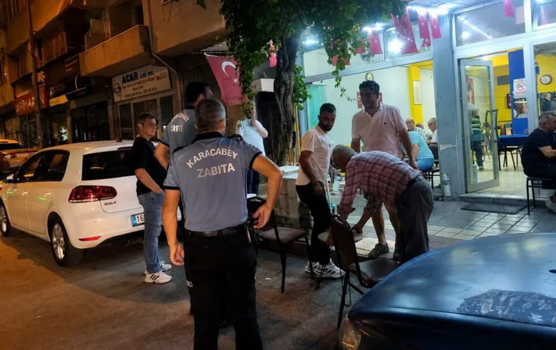 Denetim kapsamında kamuya ait alanlara bırakılan masa, sandalye, teşhir ürünleri