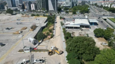 Bursa Büyükşehir Belediyesi, Nilüfer ilçesi Liman Caddesi’nde yağmur suyu ve
