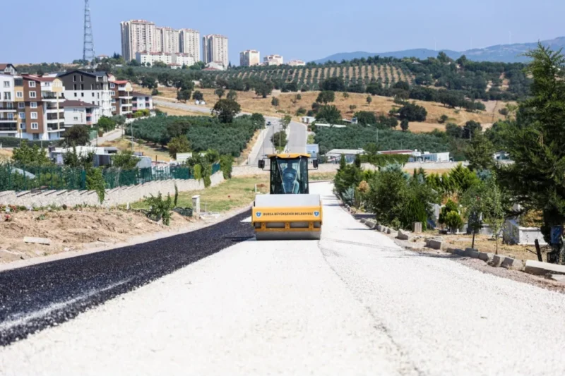Bursa Büyükşehir Belediyesi, vatandaşların kabristan ziyaretlerini sorunsuz şekilde gerçekleştirmesi amacıyla