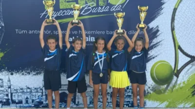 Bursa Büyükşehir Belediyesi’nin ev sahipliğinde Türkiye Tenis Federasyonu tarafından düzenlenen