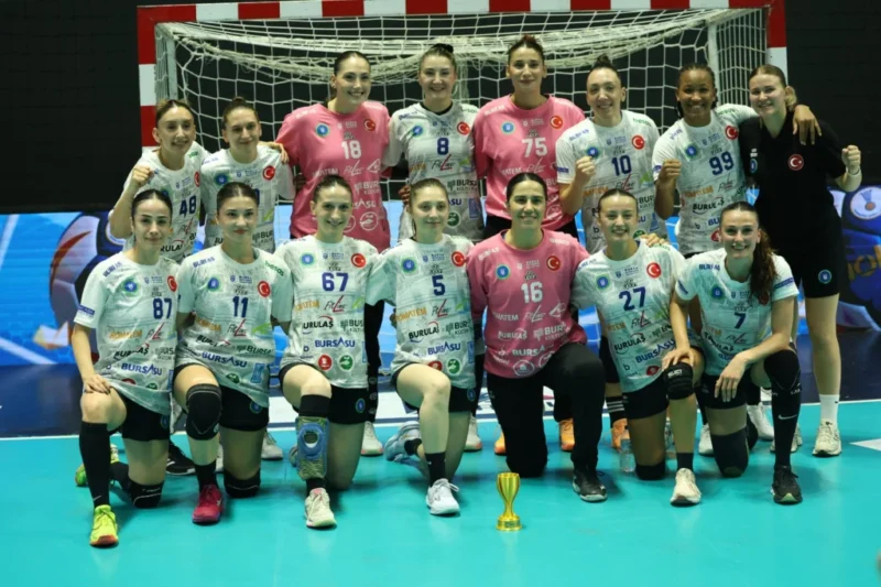 Kadınlar Hentbol Süper Ligi'nde mücadele eden Bursa Büyükşehir Belediyespor, Ankara’da