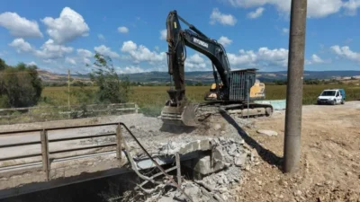 Bursa Büyükşehir Belediyesi, Karacabey’deki Çapraz Çay Deresi üzerinde ekonomik ömrünü