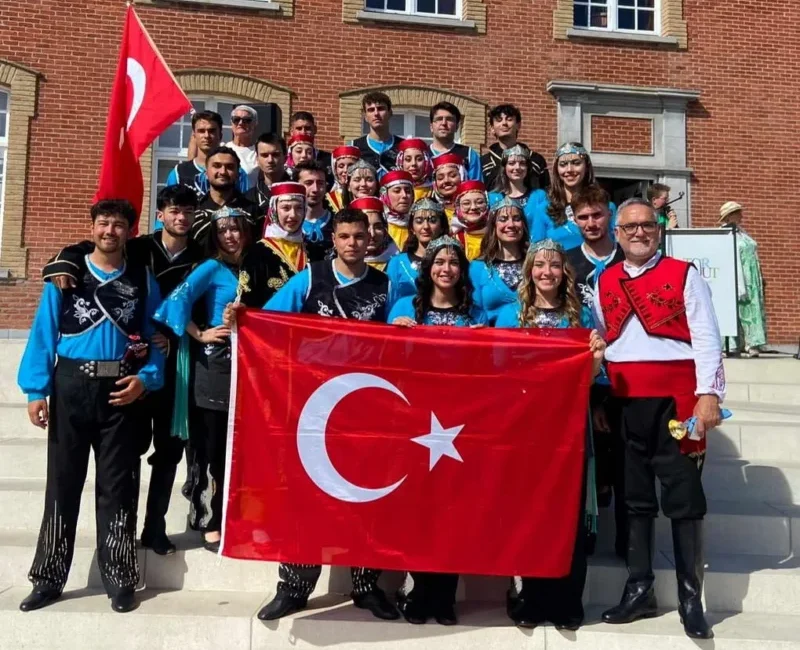 Bursa Uludağ Üniversitesi (BUÜ) Halk Oyunları Topluluğu, Belçika’da düzenlenen Uluslararası