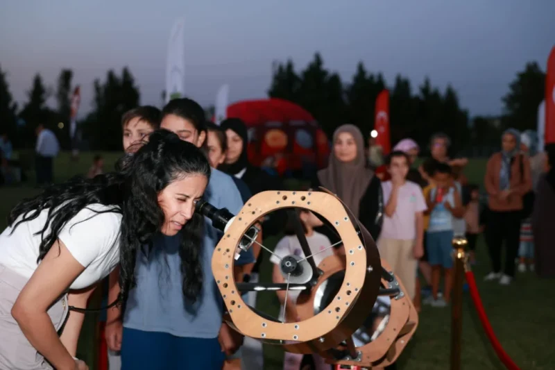 Bilimin ışığında ilerleyerek ilçede yaşayan vatandaşları kültür, sanat ve bilim