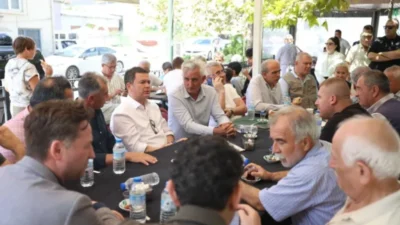 Osmangazi Belediye Başkanı Erkan Aydın, ilçenin farklı mahallelerinde vatandaşlarla bir