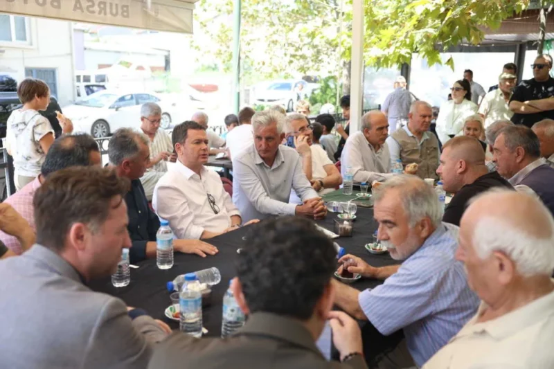 Osmangazi Belediye Başkanı Erkan Aydın, ilçenin farklı mahallelerinde vatandaşlarla bir