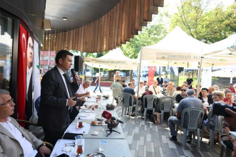 Osmangazi Belediye Başkanı Erkan Aydın, mahalle ziyaretleri kapsamında Muradiye Parkı’nda
