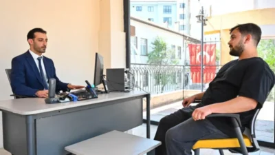 Bursa Büyükşehir Belediyesi’nin iş arayanlarla işverenleri buluşturan Bursa İş Ofisi,
